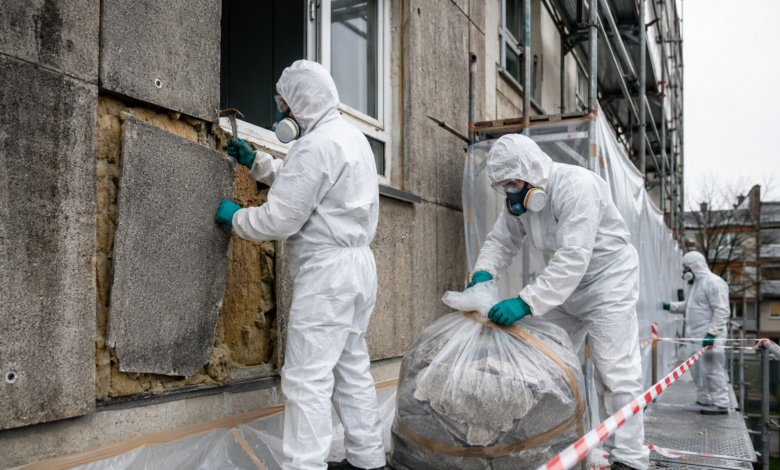 Asbestfassade entfernen [Bildinhalt mit KI erstellt]