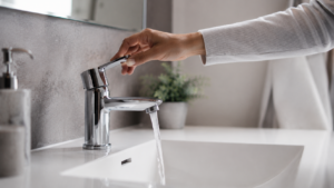 Wasserhahn richtig auf- und zudrehen: Anleitung für alle Armaturen