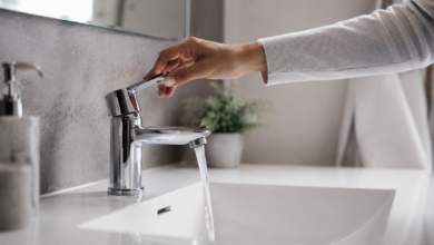 Wasserhahn auf- und zudrehen: einfache Anleitung [Bildinhalt mit KI erstellt]