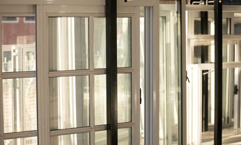 Aluminium oder Holz: Fenstermaterialien im technischen Vergleich [Bildinhalt mit KI erstellt]